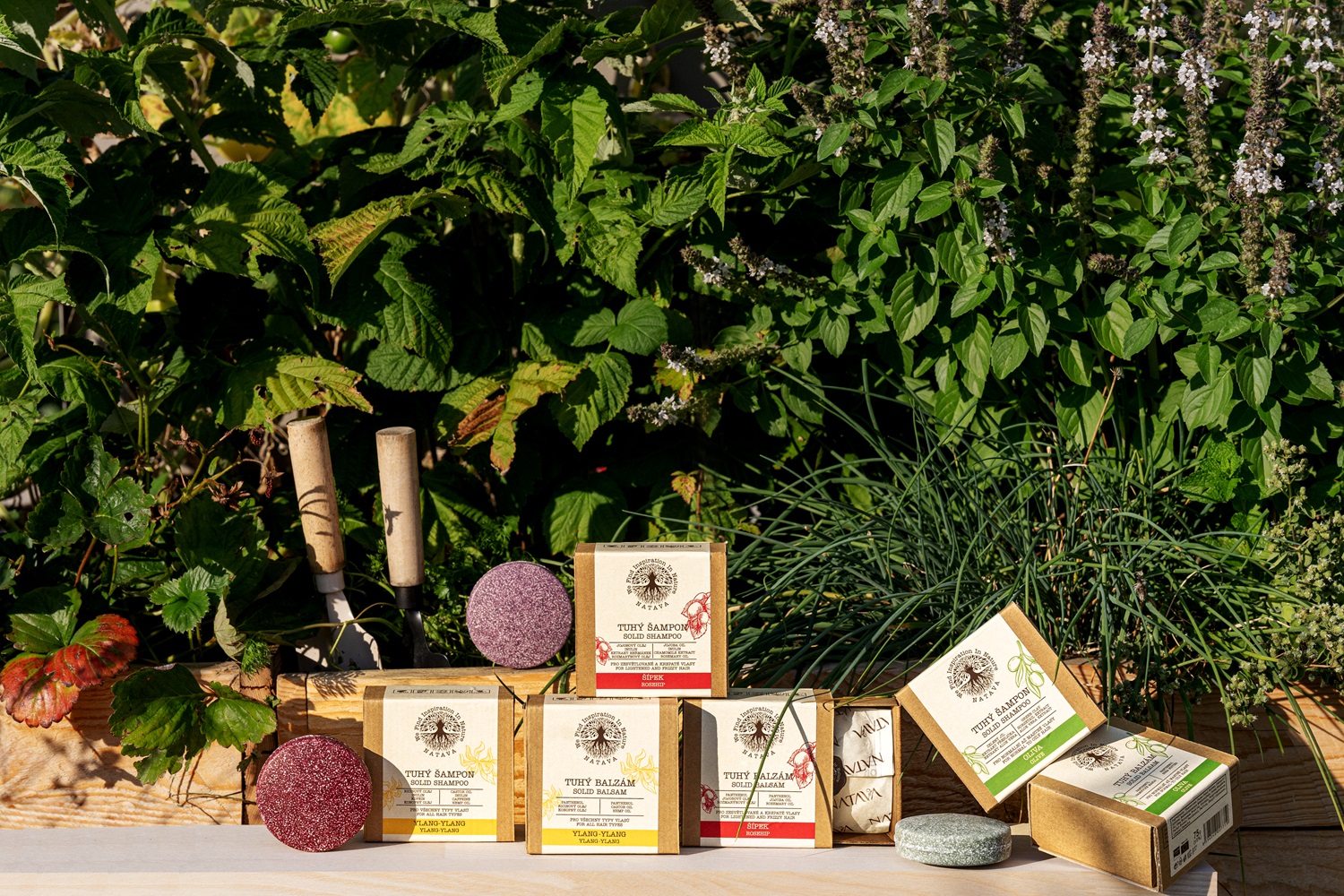 Nový kabát tuhých šamponů a balzámů