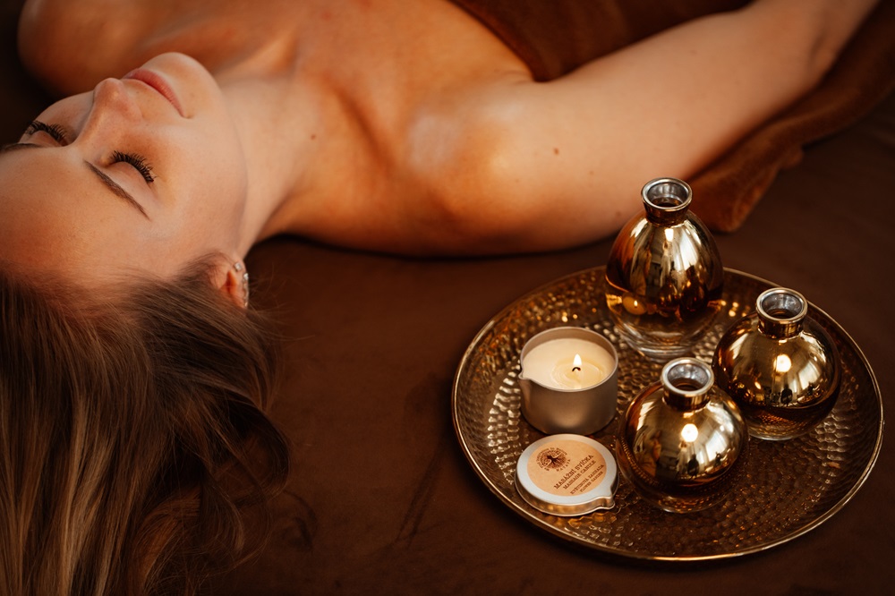 Masážní svíčky: teplo, vůně a jemná péče 